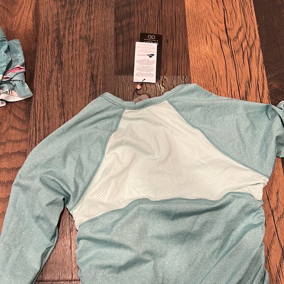 NWT Bathing suit & rash guard - Picture 9 of 10